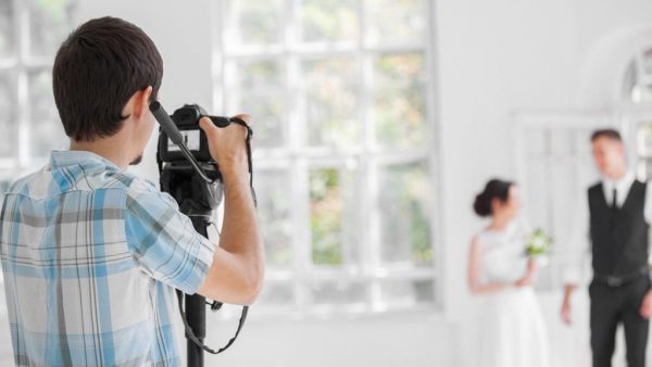حاذق ترین عکاسان برای پیاده کردن بهترین  ایده های عکاسی عروس در استودیو تک نگاه